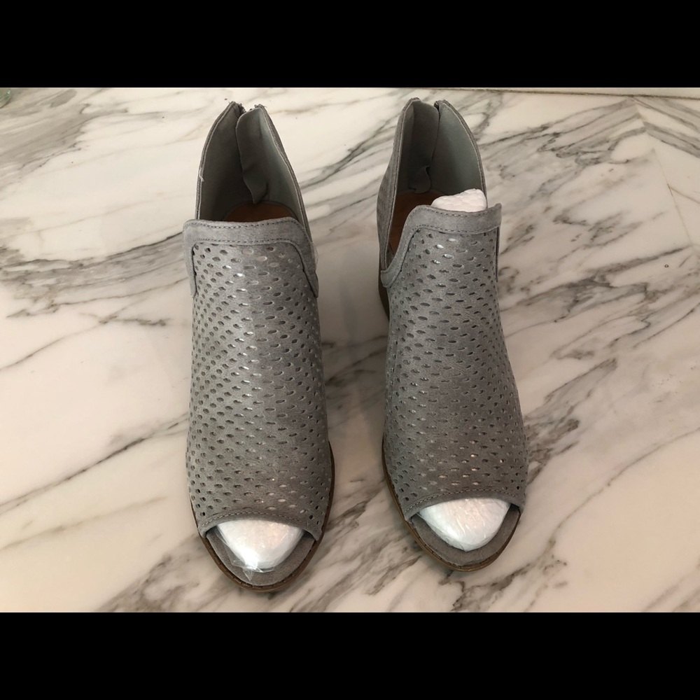 Adorable grey booties